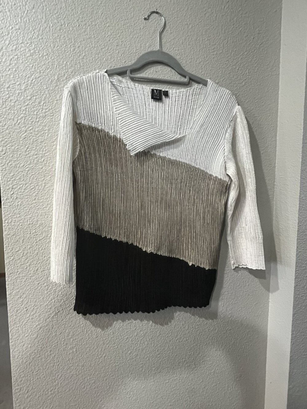 White, Tan & Black Ribbed blouse